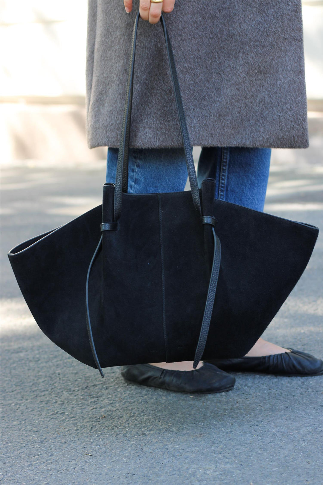 Yuzefi - Large Mochi Suede Black