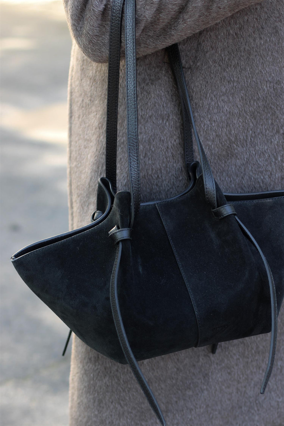 Yuzefi - Mochi Suede Black