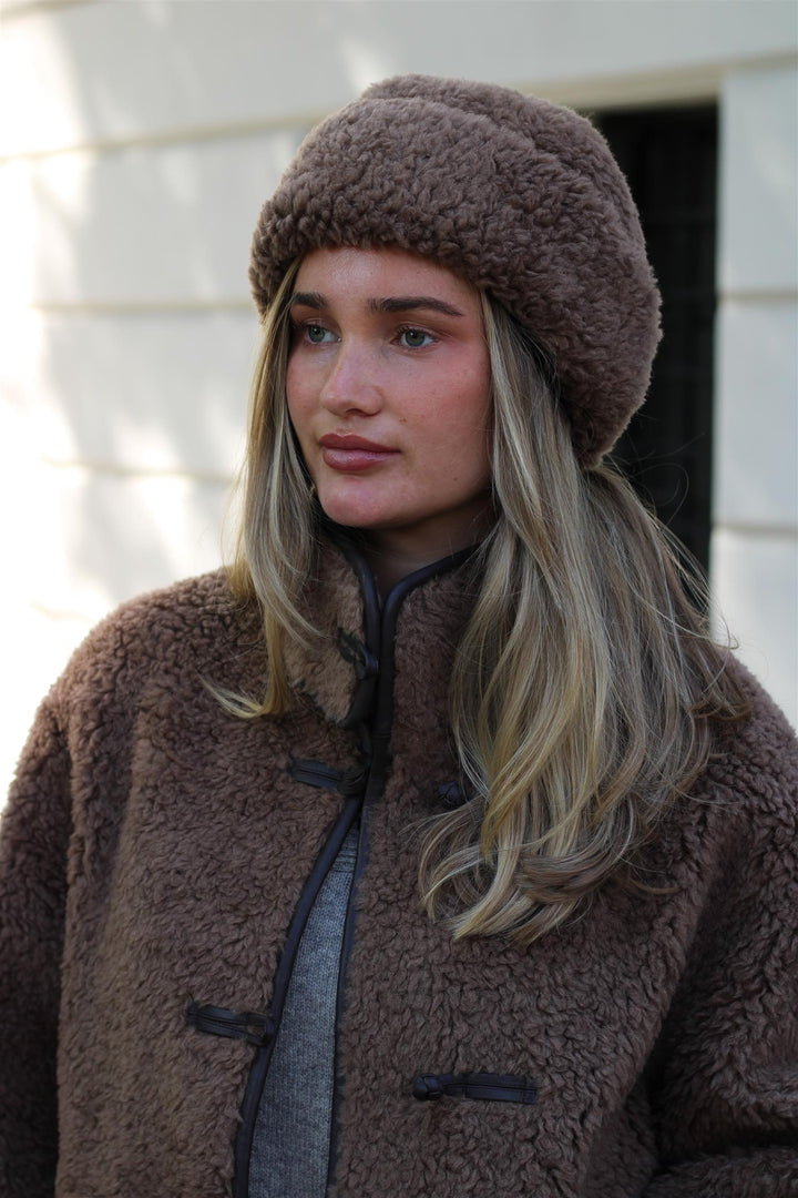 Christian aks - Adira lama fur hat