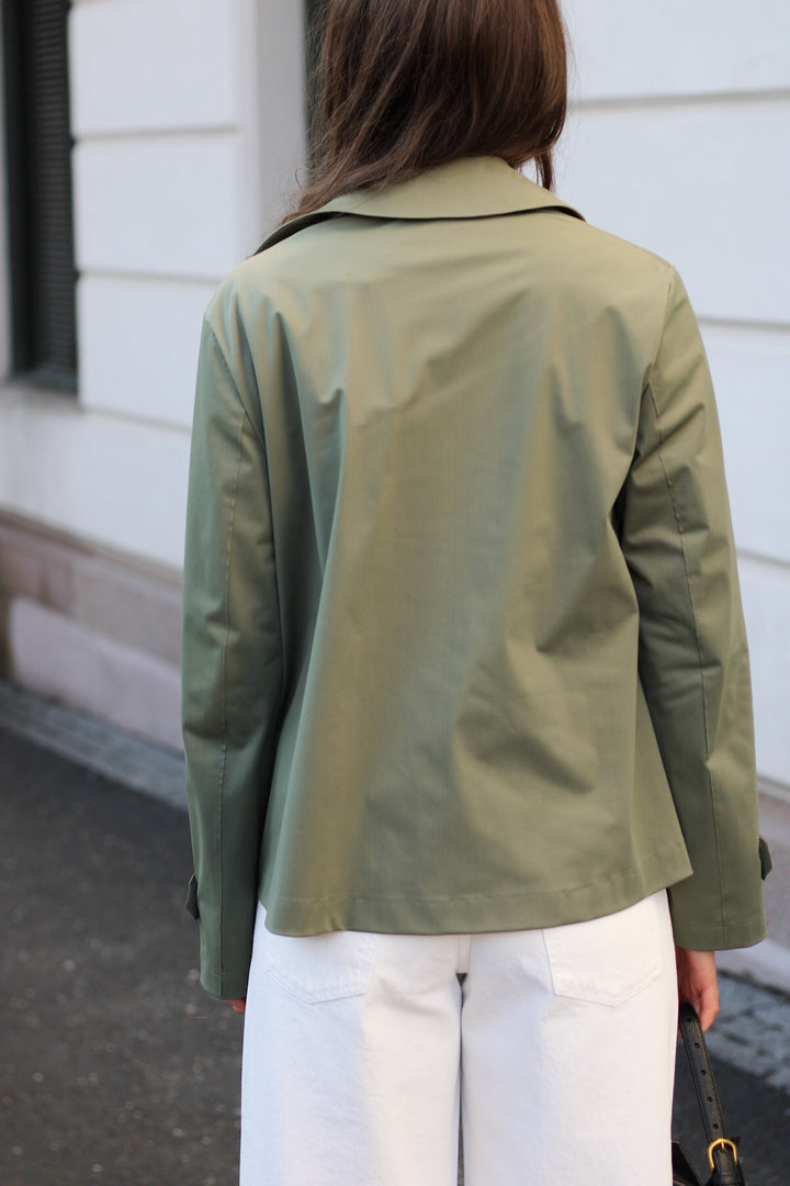 Harris Wharf - Women	cropped	trench light technic