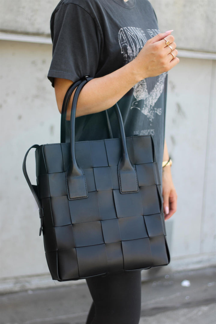 Cala Jade - Ena Black